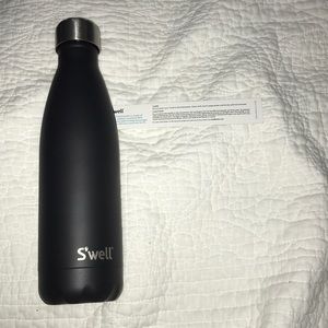 Swell water bottle